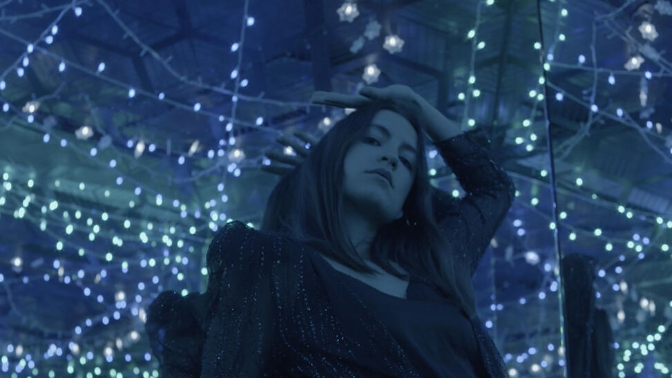 Dans la glace miroir